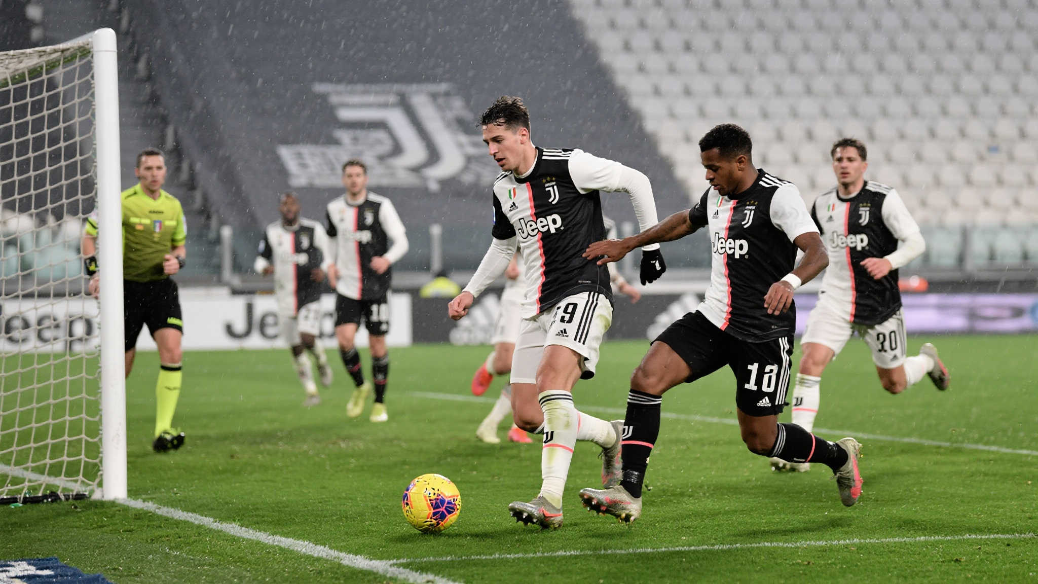 高温挡不住激情！尤文两连胜，烟花引发比赛中断